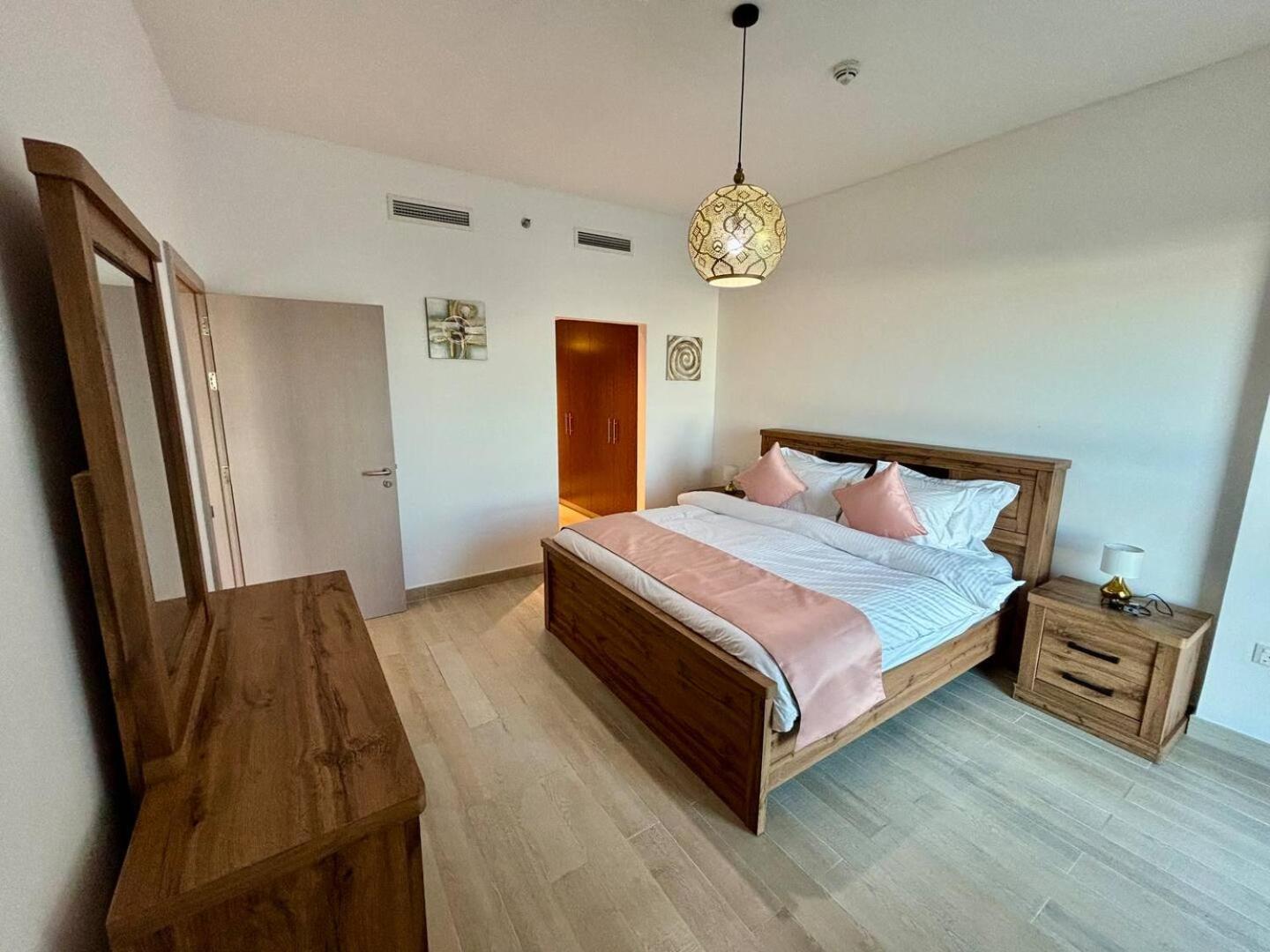 Comfy 2br Ferrari World View Apartment Abu Dhabi