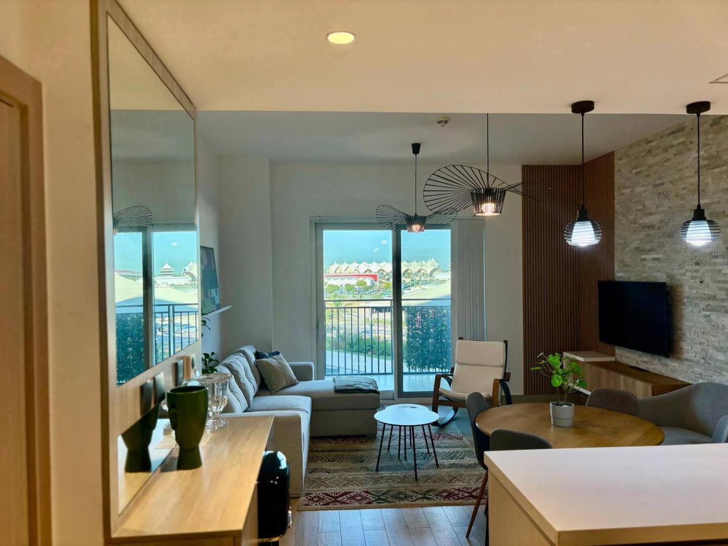 Comfy 2br Ferrari World View Apartment